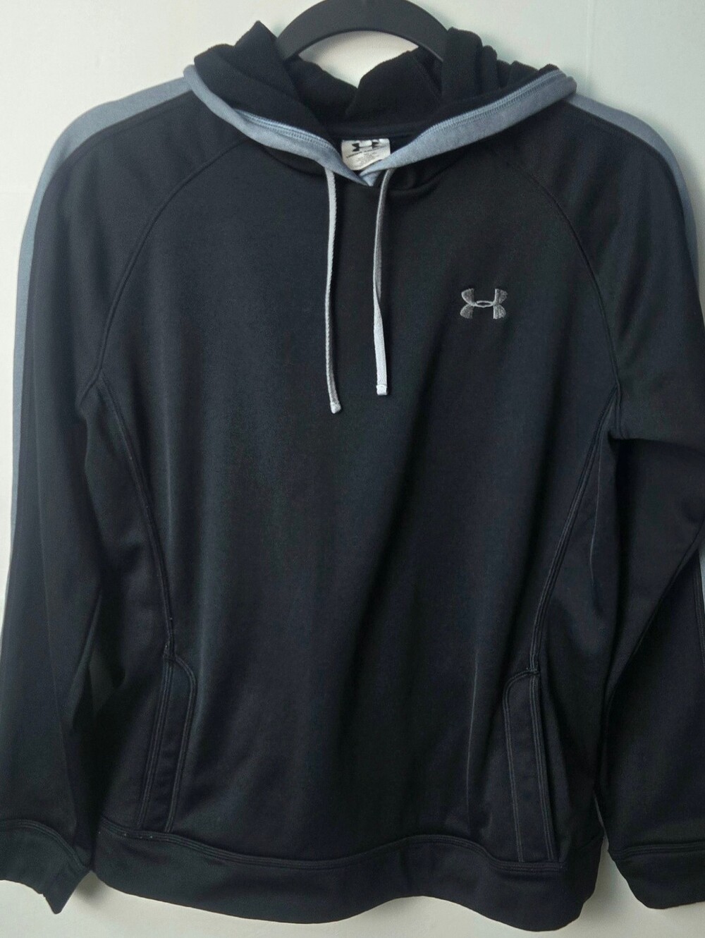 Under Armour Hoodie‎ Black with Light Gray Accents Mens M